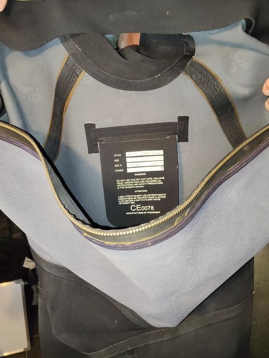 Suchy skafander Bare XCD2 Pro