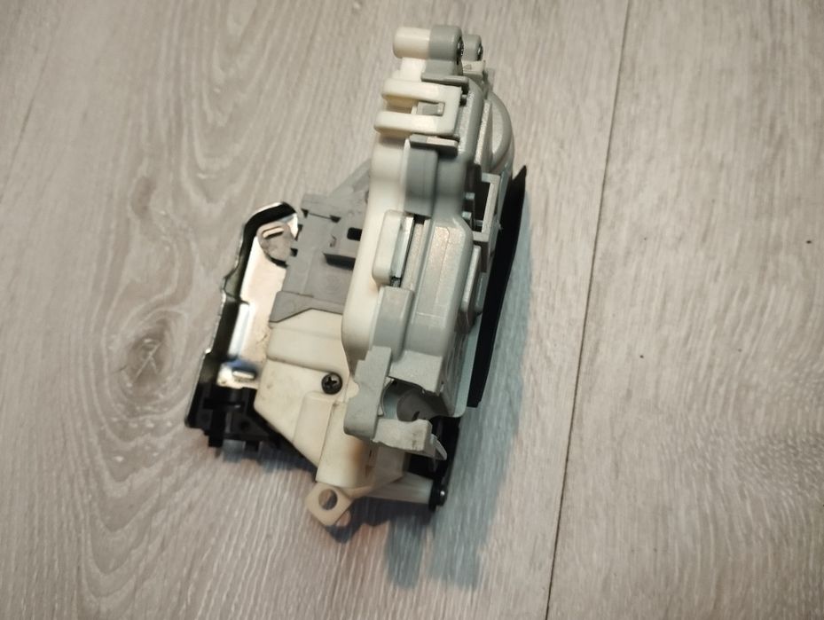 Zamek drzwi PRAWY PRZÓD AUDI ] 22ovoko