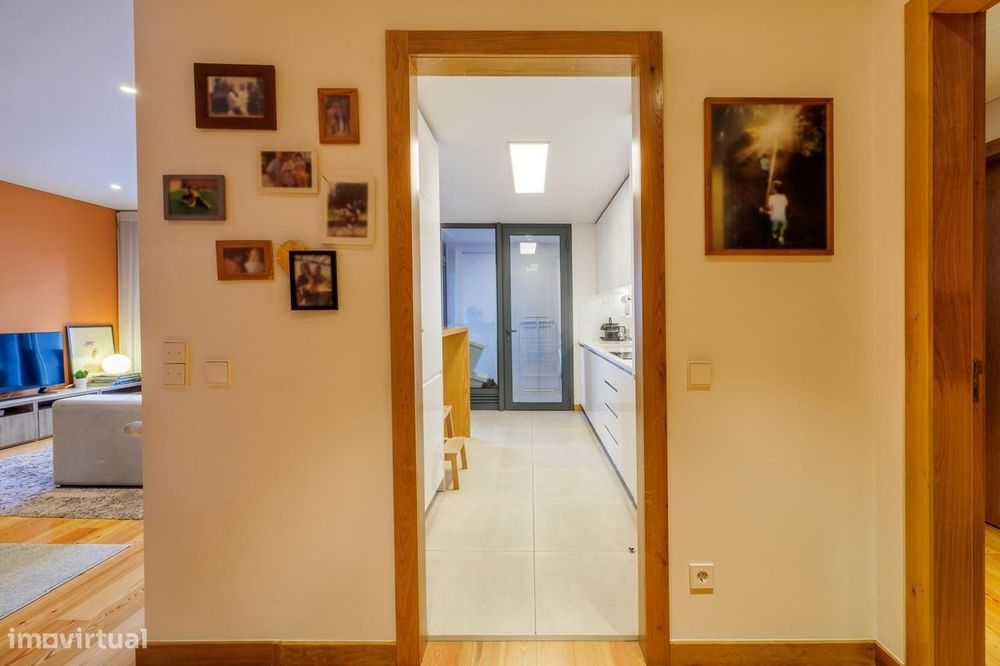 T2 Seminovo Com Varanda, Suíte E Garagem | Ramalde, Porto