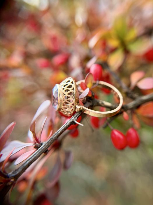 Złoty pierscionek Warmet B-607  kamień z efektem Aleksandrytu