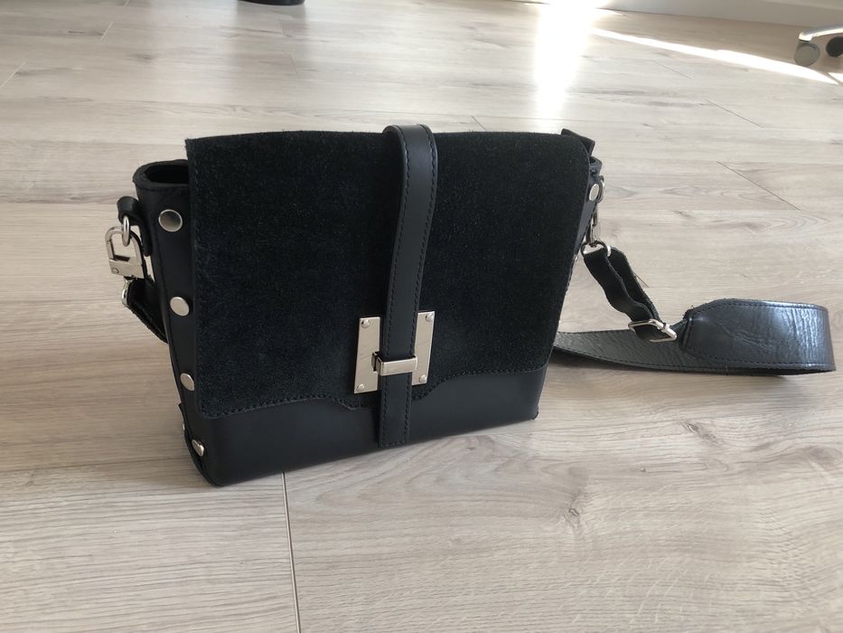 Klasyczna czarna skorzana torebka