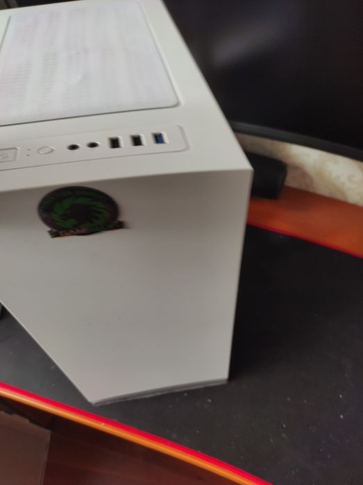 Продам Корпус для ПКGamemax M60 White та кулер Chieftec TORNADO CF RGB