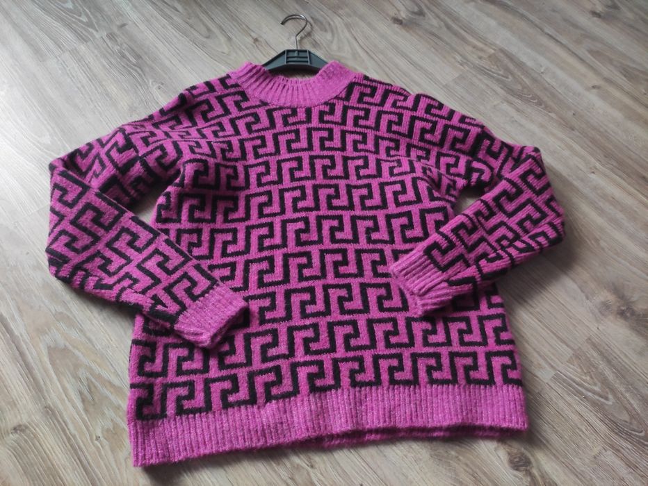 Gruby sweter we wzory oversize