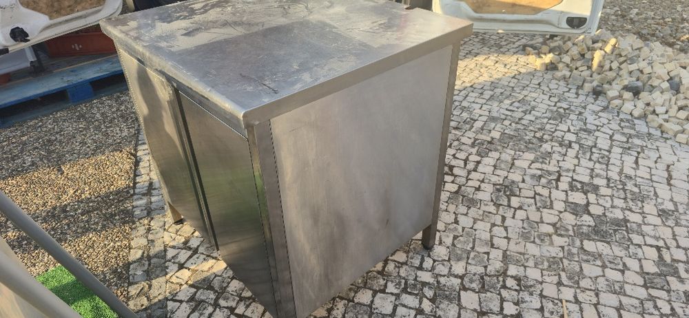 Bancada inox com portas