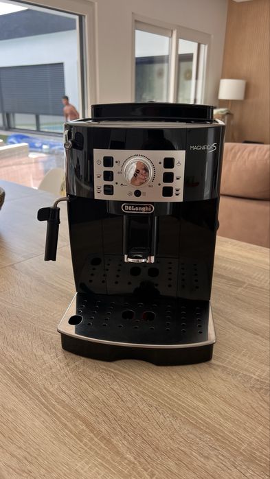 Maquina Café Delonghi Magnifica S Preta