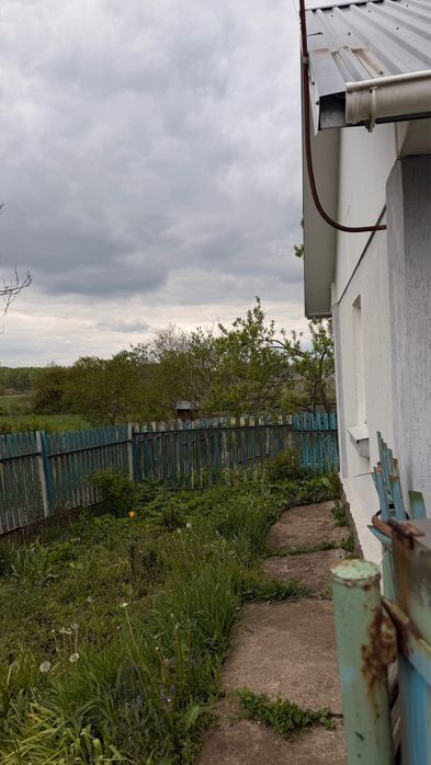 Продаж будинку з землею під реконструкцію або дачу