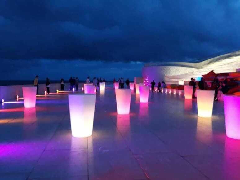 Mesa com luz para exterior