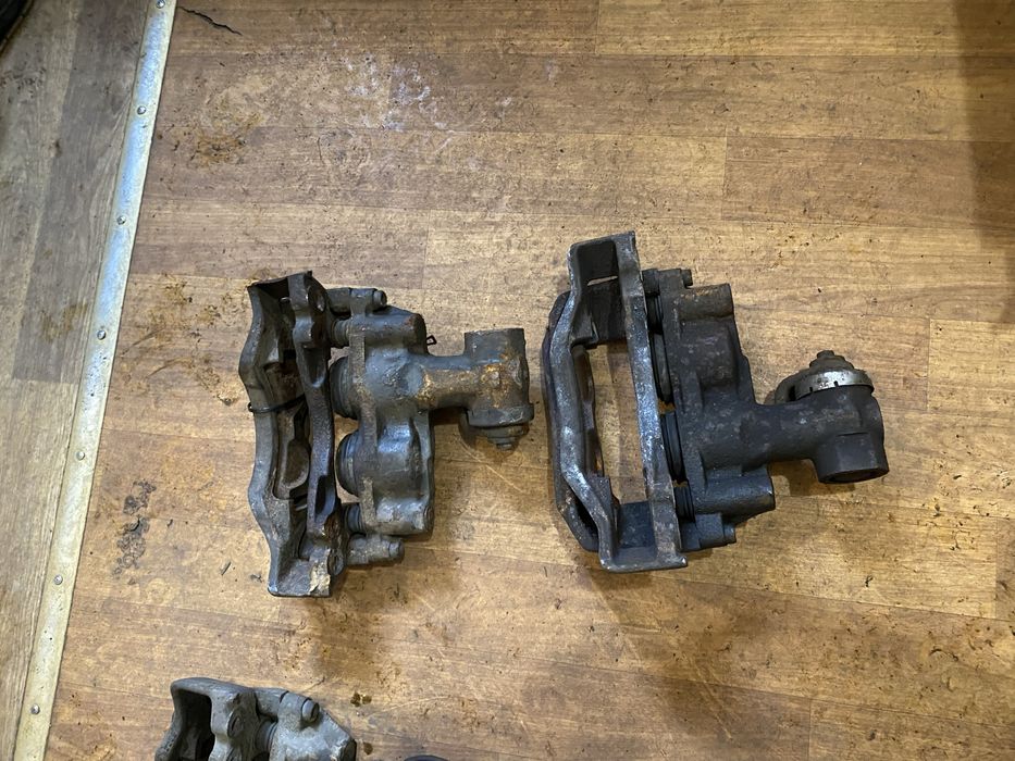 Задні супорта Mercedes Vario 614-815