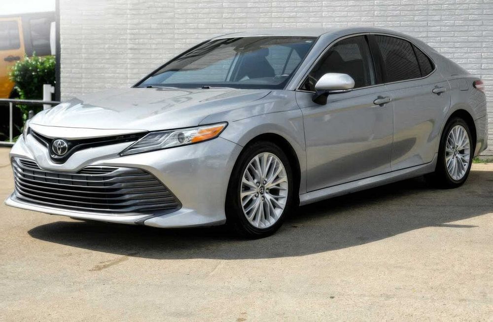 Toyota Camry Xle      2020