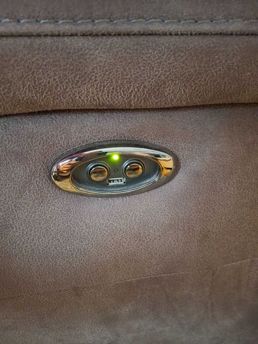 Sofa wypoczynek skórzany z pufką i ładowarką usb