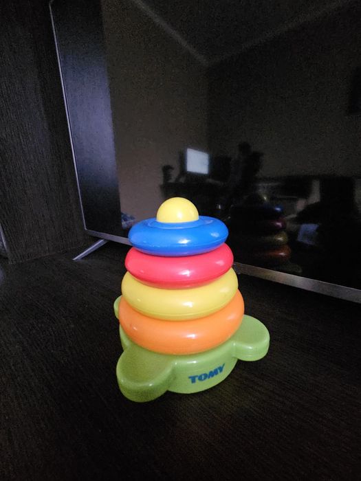 Іграшка піраміда Tomy