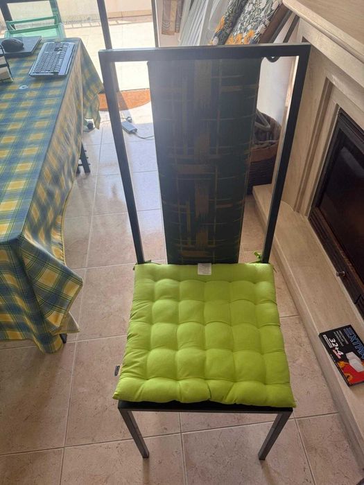 Conjunto Mesa de Vidro + 4 Cadeiras – Como Novo – Vendo por 699€