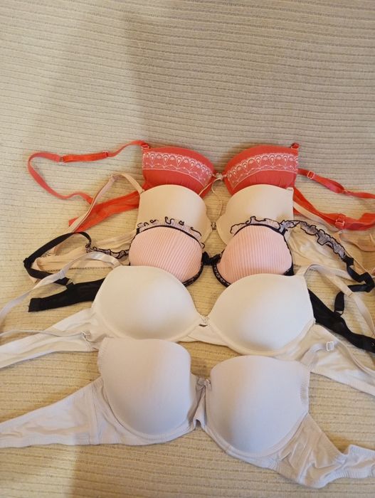 Бюстгальтери на паролоні  і з кісточками малого розміру.
