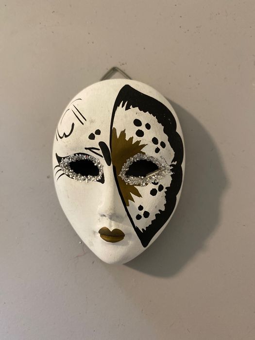 Par de máscaras de Veneza, em porcelana