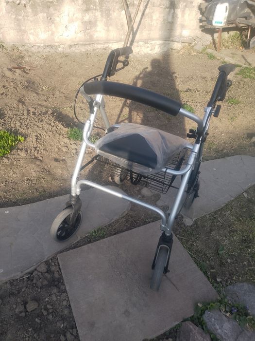 Ходунки для взрослых.