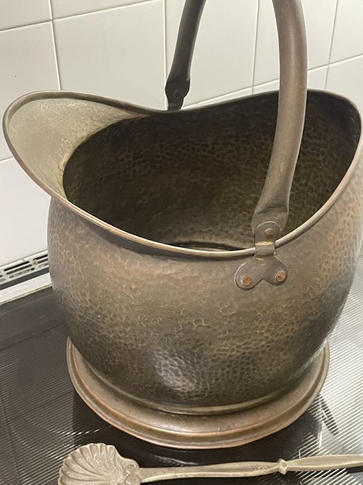 Panela em liga de cobre e latão martelado
