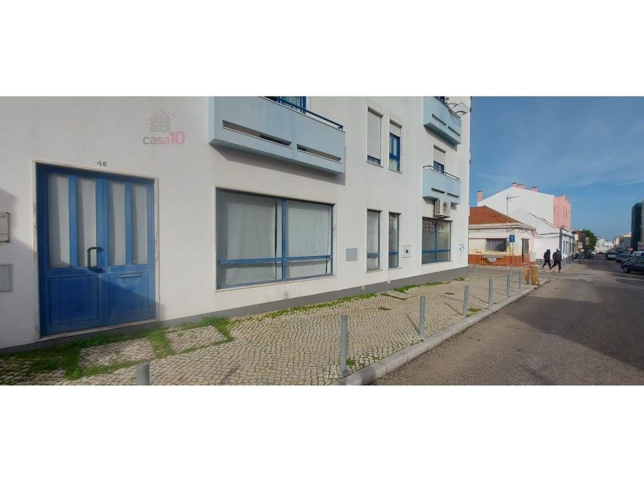 Vende-se Espaço Comercial com 257m2 na Baixa da Banheira, Moita