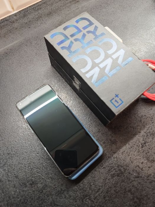 Smartfon OnePlus Nord 2 z ładowarką i pudełkiem