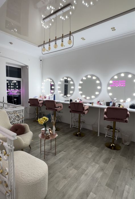 Оренда дзеркала/ крісла