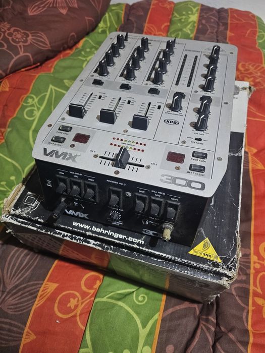 Mesa de som Behringer