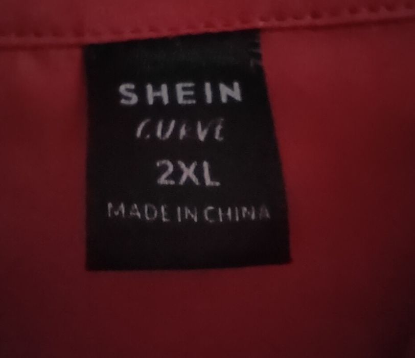 Elegancka czerwona koszula