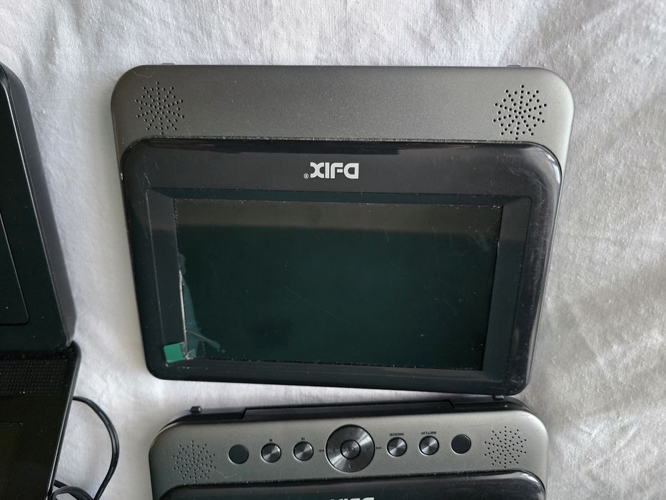 DVD przenośne monitory  na zagłówki DIVX MP3