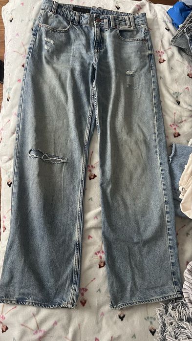 Нові джинси Zara — просто неймовірна посадка!  Стильна модель, яка ідеально сідає по фігурі та виглядає дуже круто в образі