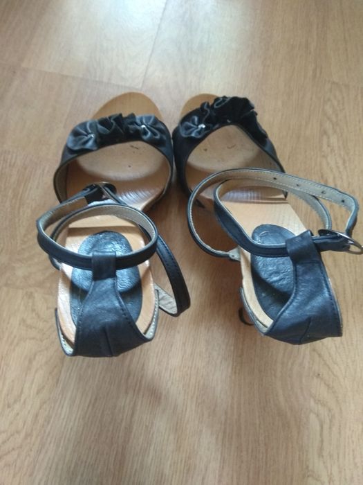 Босоножки 40 размер срочно