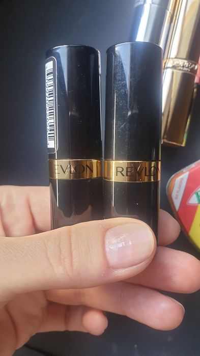 Помады Revlon. Розовая, нюд.