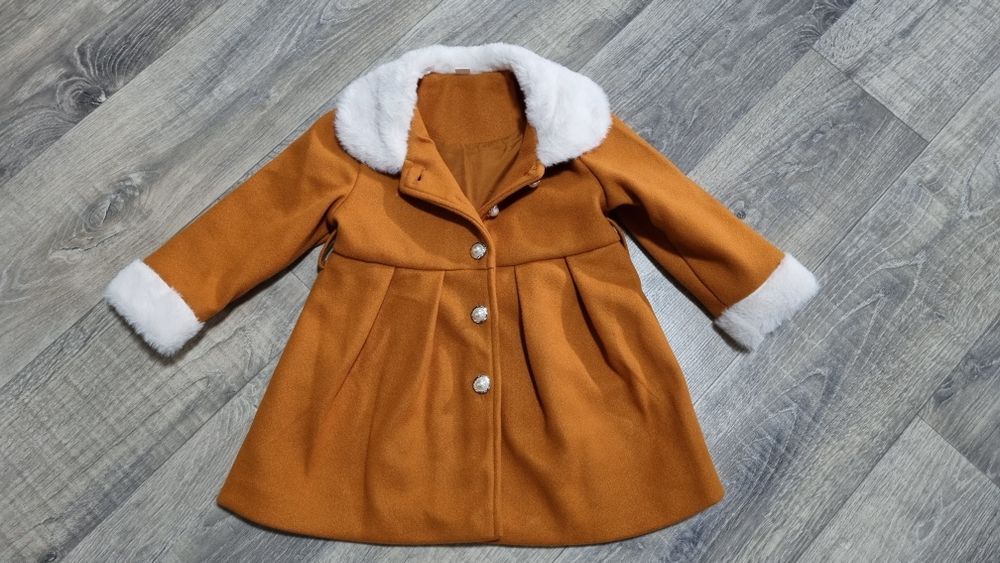 Пальто на дівчинку 1-2 роки