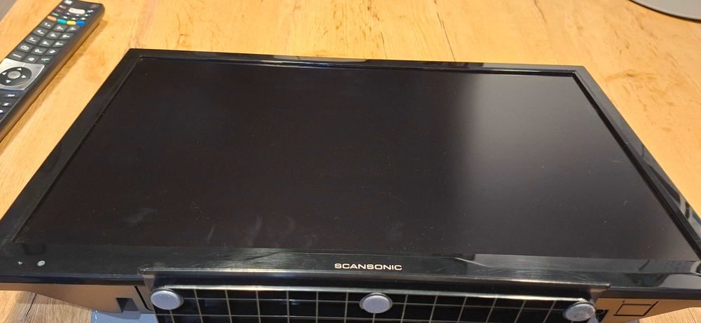 Telewizor  monitor 22 cale Led z wbudowanym  dvd scansonic