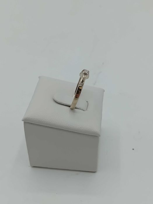 Złoty pierścionek z diamentem P: 585 / G: 1,5