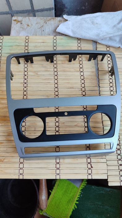 Рамка магнитолы Skoda A5