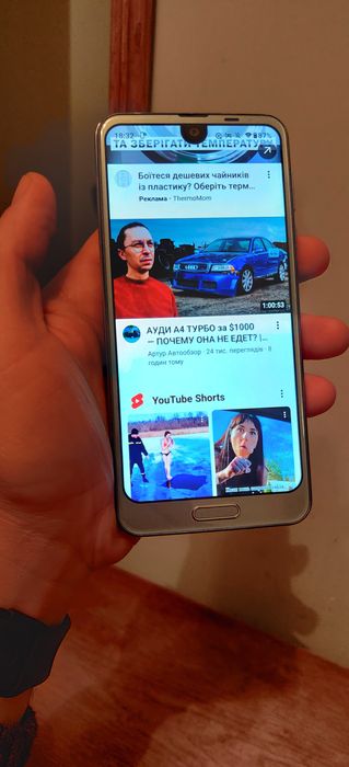 Sharp AQUOS R2 в кольорі аквамарин: Японський флагман з унікальним