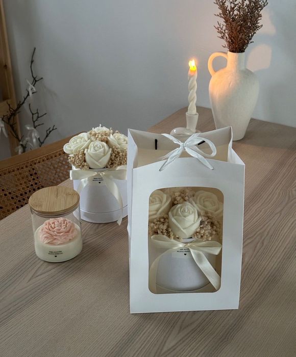 Bouquet de flores e velas / Caixa de flores e velas