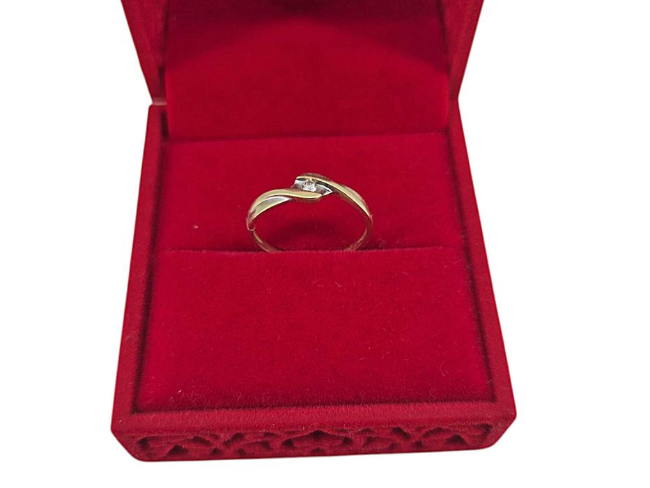 Drobny złoty pierścionek z brylantem 1,36G 585