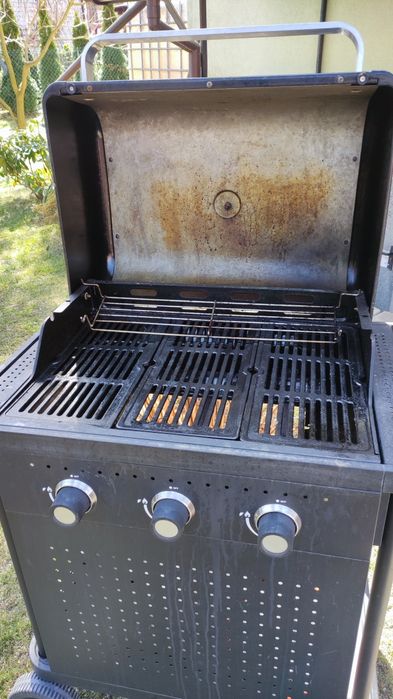 Grill gazowy duży, na kółkach