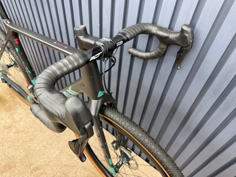 Топовий Гравійник L Canyon Grizl CF SLX Di2 2023року