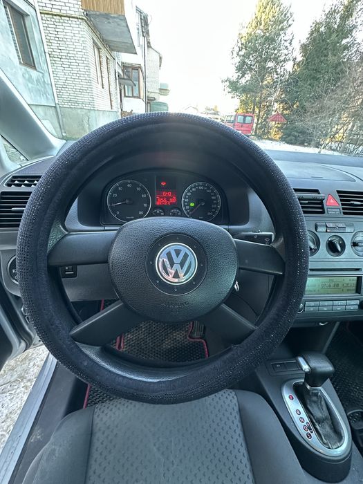 Тауран Touran 1,6 FSI автомат