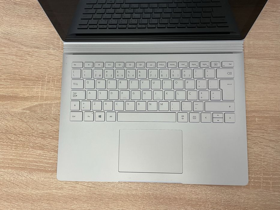 Microsoft Surface Book 2  I7