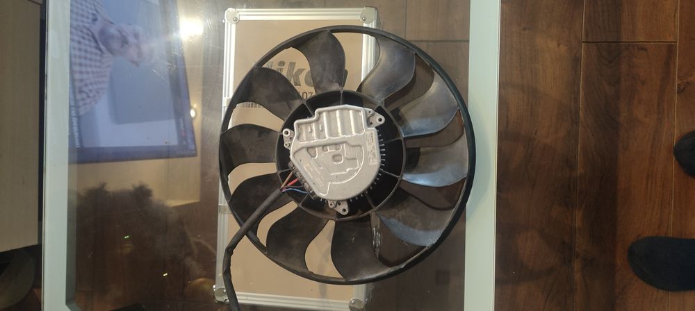 Вентилятор охлаждения (мотор) правый AUDi Q5 80A 80A959455B VAG