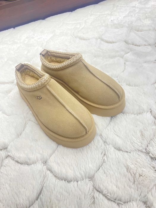 Ugg Tazz II Beżowe Sand Klapki Papcie na platformie piaskowe 40 nowe