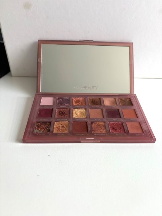 Huda Beauty Sephora New Nude paleta
