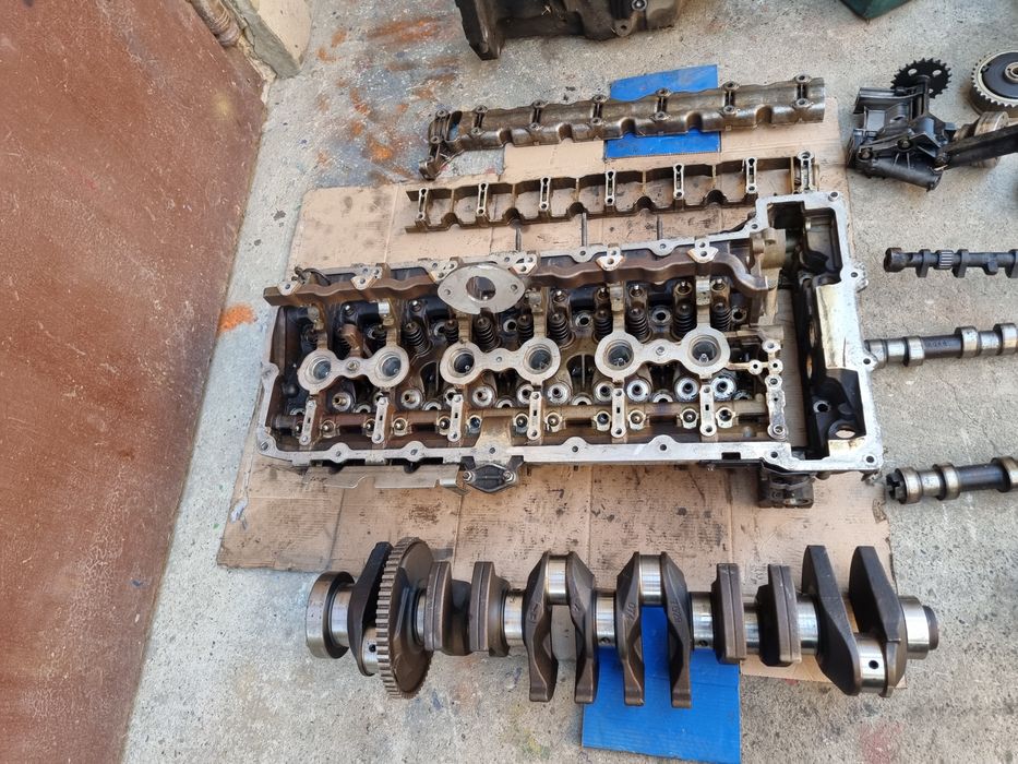 Розбирається Мотор БМВ 2.5 бензин N52B25 Двигатель Двигун BMW головка