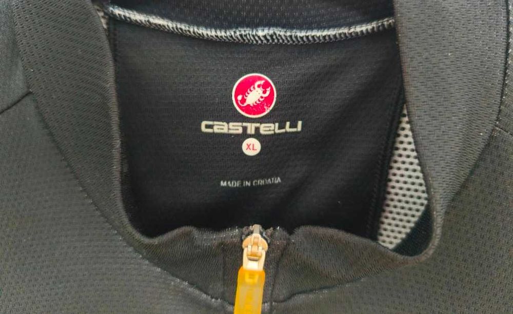 Koszulka kolarska renomowanej włoskiej marki Castelli.