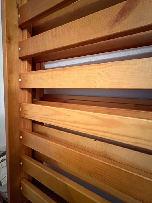 Beliche Ikea, estrutura dem pinho