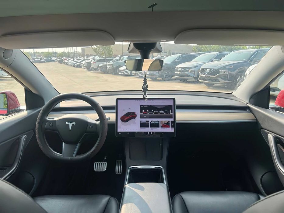 Tesla Model Y      2021