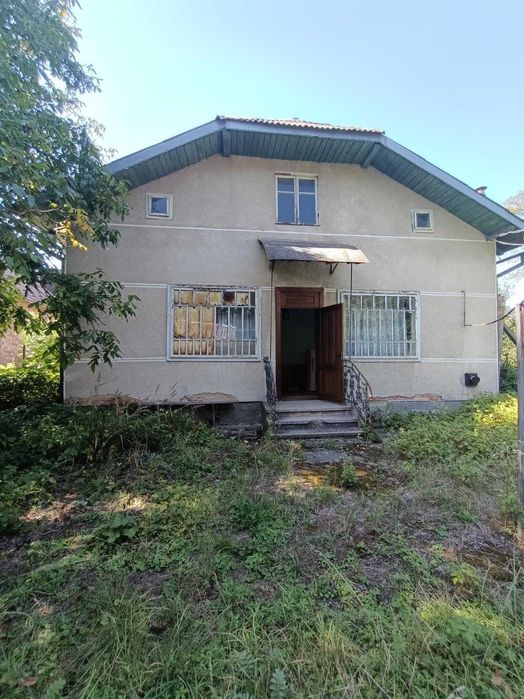 Продається будинок та земельна ділянка /Івано- Франк.