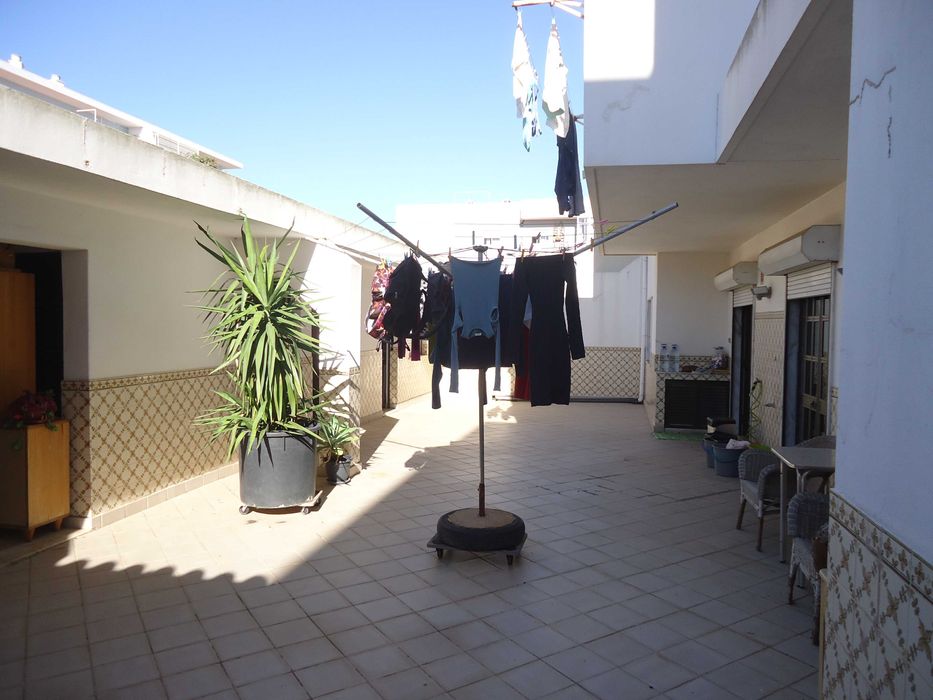 Apartamento abrange todo o primeiro piso