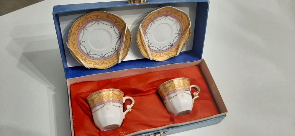 Conjunto de 2 mini chávenas de café com caixa